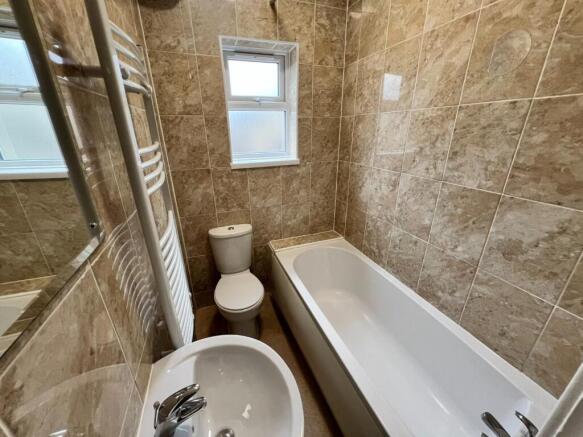 2 bed Terraced to rent Image 11