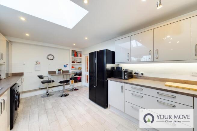 Modern Kitchen / Bre