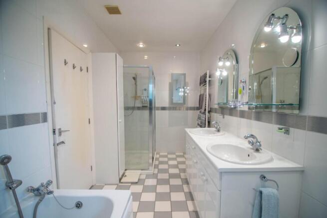 3 bed Detached Bungalow for sale Image 11