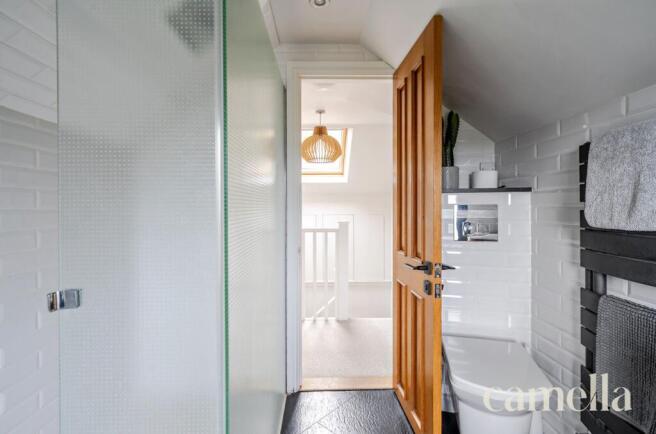 UPSTAIRS BATHROOM