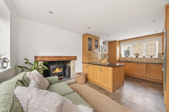 LIVING BREAKFAST KITCHEN