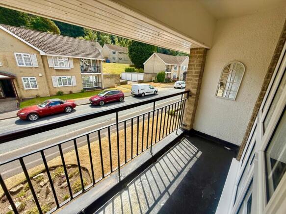 2 bed Flat for sale Image 4
