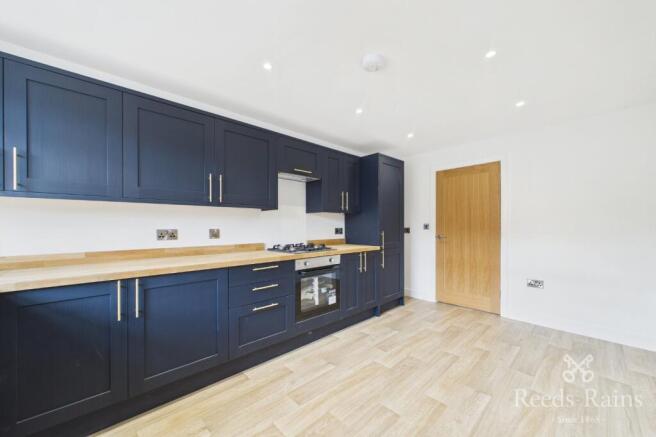 4 bed Detached for sale Image 4