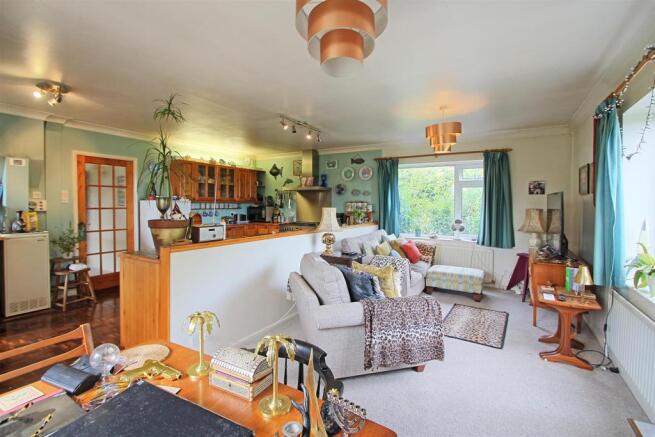 KITCHEN/BREAKFAST ROOM