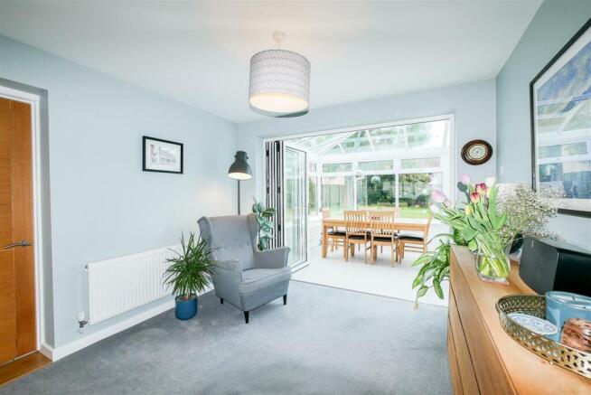 LOUNGE/CONSERVATORY