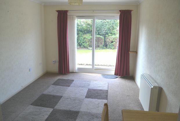 SITTING/DINING ROOM