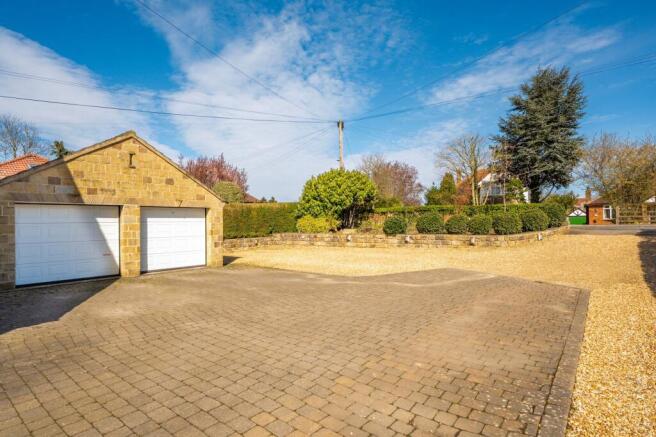 5 bed Detached for sale Image 9
