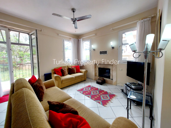 Bright n airy lounge