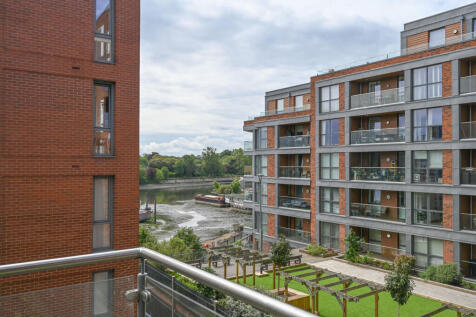 Lighterage Court, Brentford, TW8