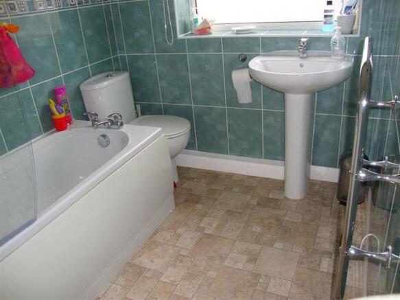 FAMILY BATHROOM