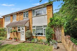 19, Foxwarren, Claygate, Esher KT10 0LB