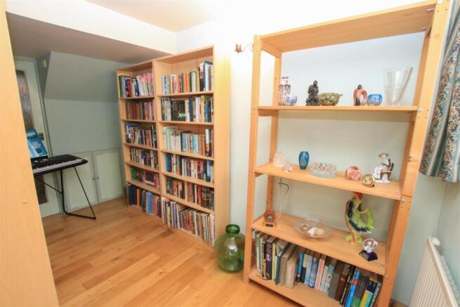 LIBRARY/ SITTING AREA