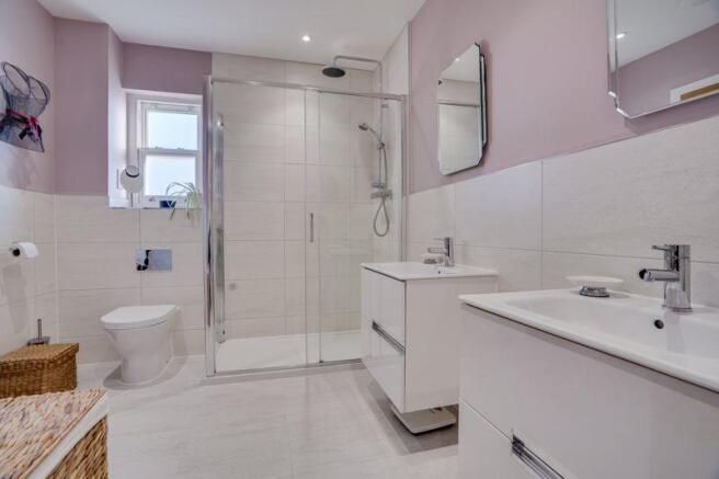 Main En-Suite