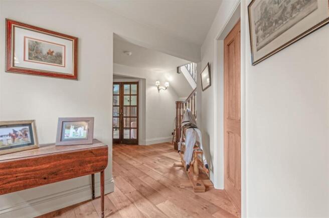 6 bed Detached for sale Image 9