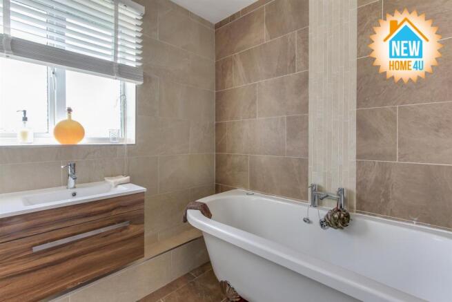 FAMILY BATHROOM:
