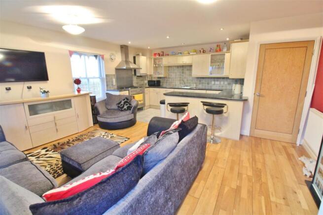 Lounge/Kitchen