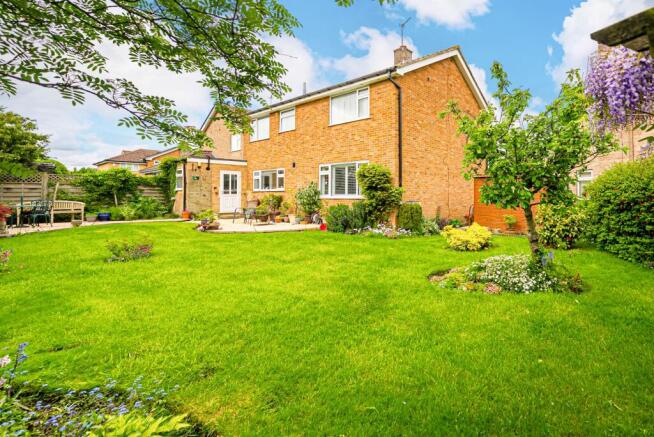 4 bed Detached for sale Image 5