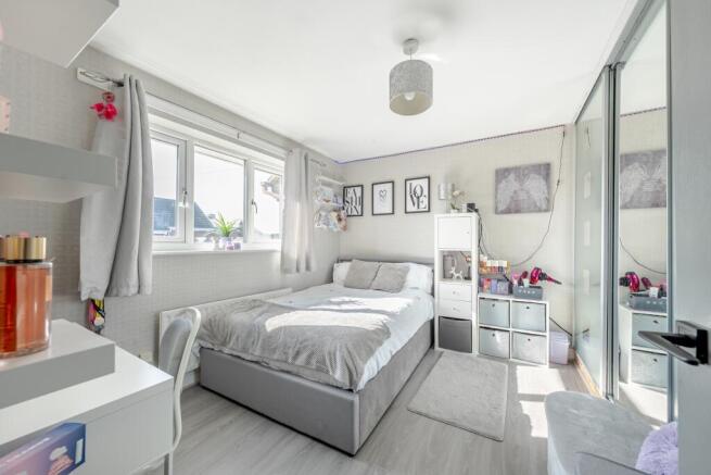 4 bed Semi-Detached for sale Image 10