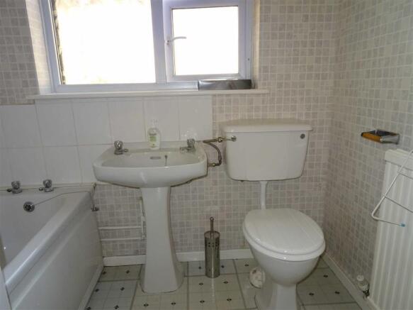 Modern bathroom (side)