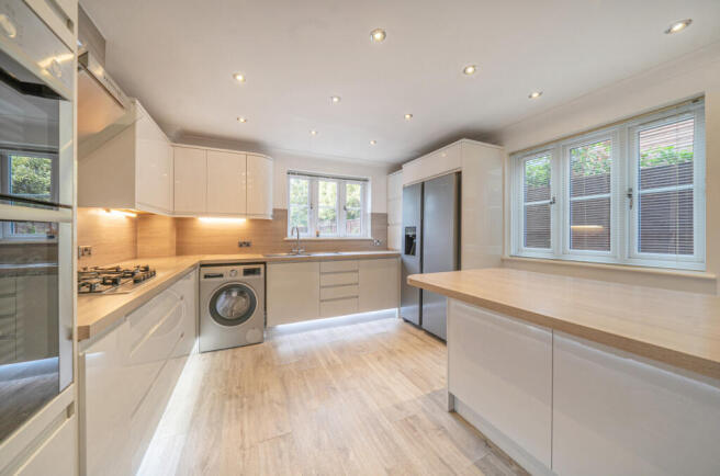 1350380-9-68cabb5...