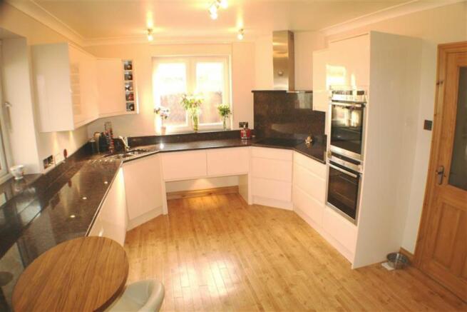 KITCHEN-DINER: