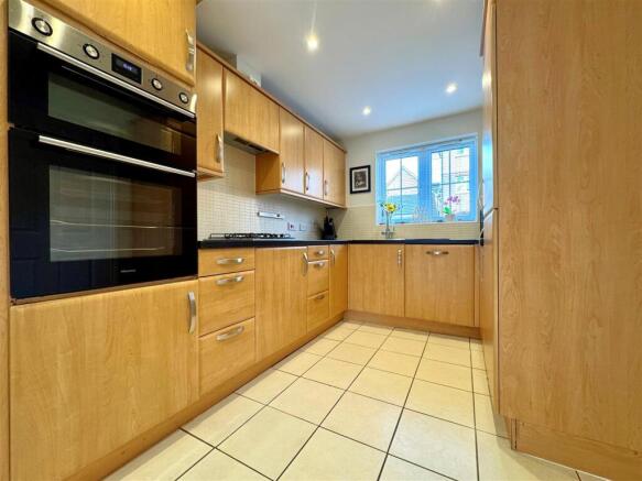 kitchen 2.jpg