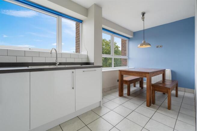 17 Heathdene, Chase Side N14 5HU-9.jpg