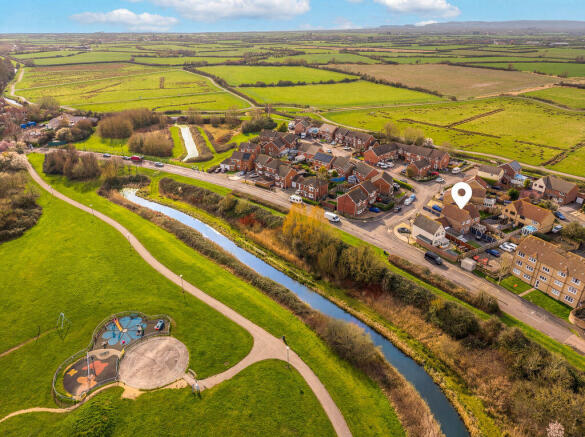 Hambledon Road, North Worle - GREAT LOCATION photo 4