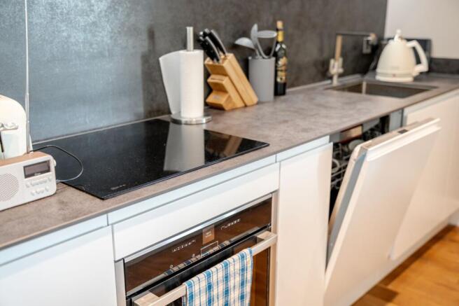 2 bed Flat to rent Image 6