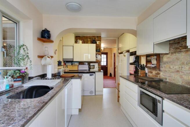 Kitchen 1.jpg