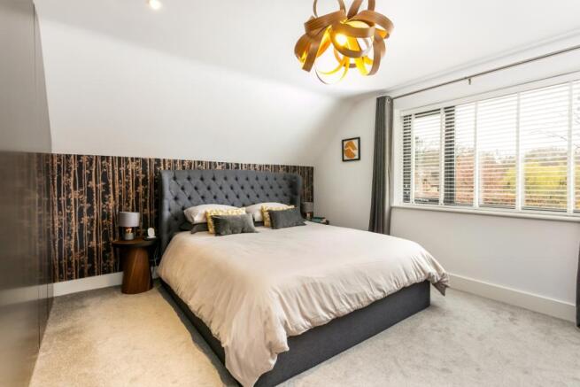 11 Ashenden Walk ...