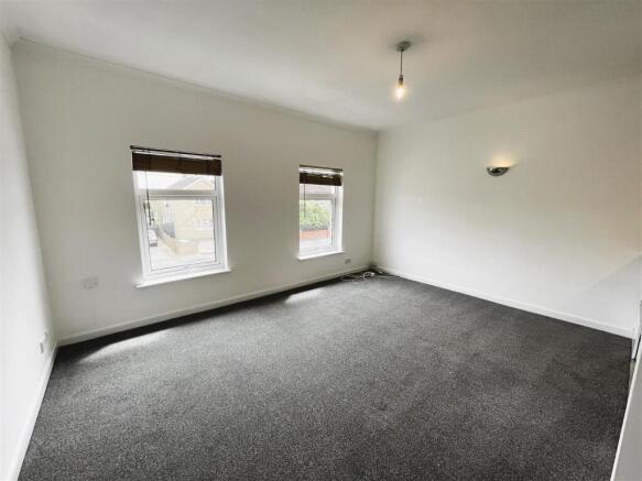 flat 2 alexandra road lounge.jpeg