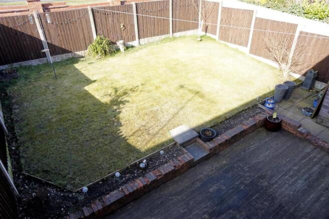 ENCLOSED REAR GARDEN