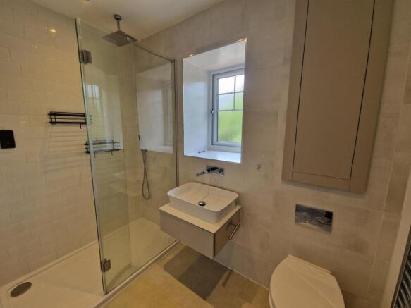 4 bed Detached to rent Image 11