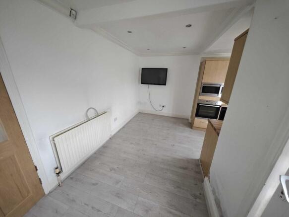 3 bed Semi-Detached to rent Image 4