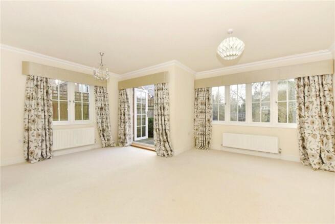 Sitting/Dining Room