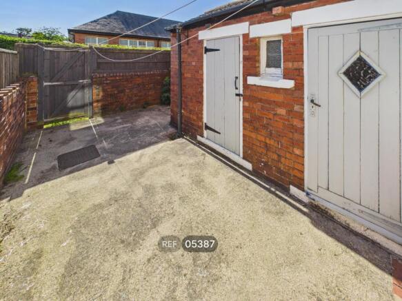 2 bed Terraced to rent Image 12