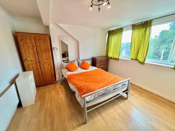 5 bed Terraced to rent Image 5