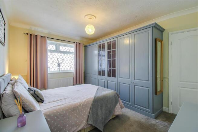 2 bed Semi-Detached Bungalow for sale Image 6