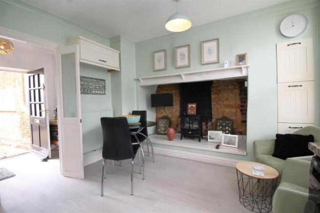 dining area 1 .JPG