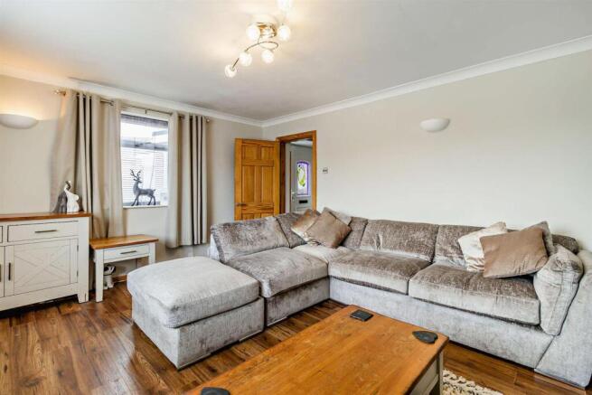 3 bed Semi-Detached for sale Image 4