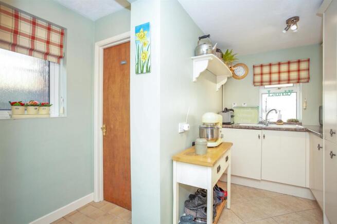 Utility Room 1.jpg