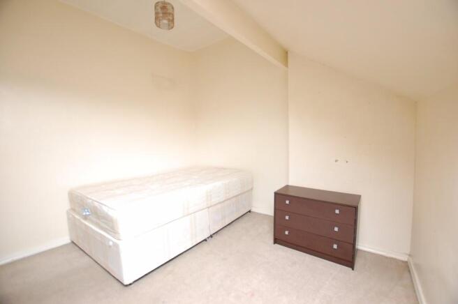 3 bed Flat to rent Image 5