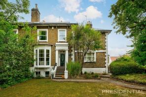 2, 597 Woodside Lodge, High Road, Woodford Green IG8 0RD