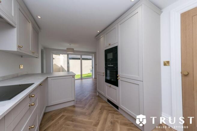 4 bed Detached for sale Image 4