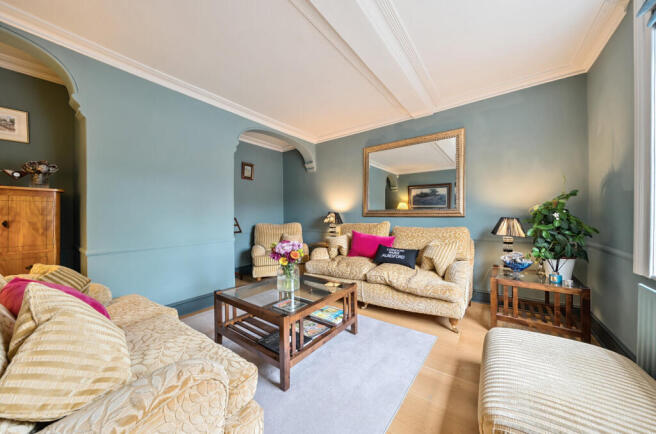 1304057-7-683efe5...