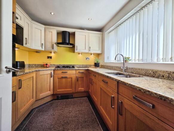 3 bed Terraced for sale Image 5