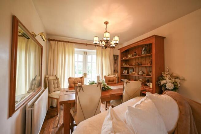 4 bed Semi-Detached for sale Image 10