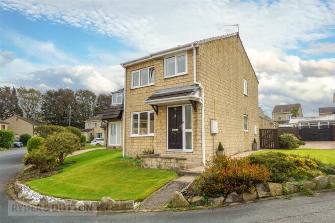 3-bed detached on Sycamore Rise, Holmfirth, West Yorkshire, HD9, £300,000