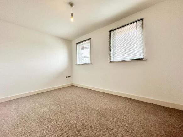 2 bed Flat to rent Image 4